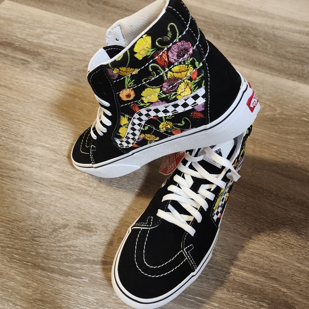 NWT Vans Black High-Tops with Floral and Checkered Design - Picture 5 of 8